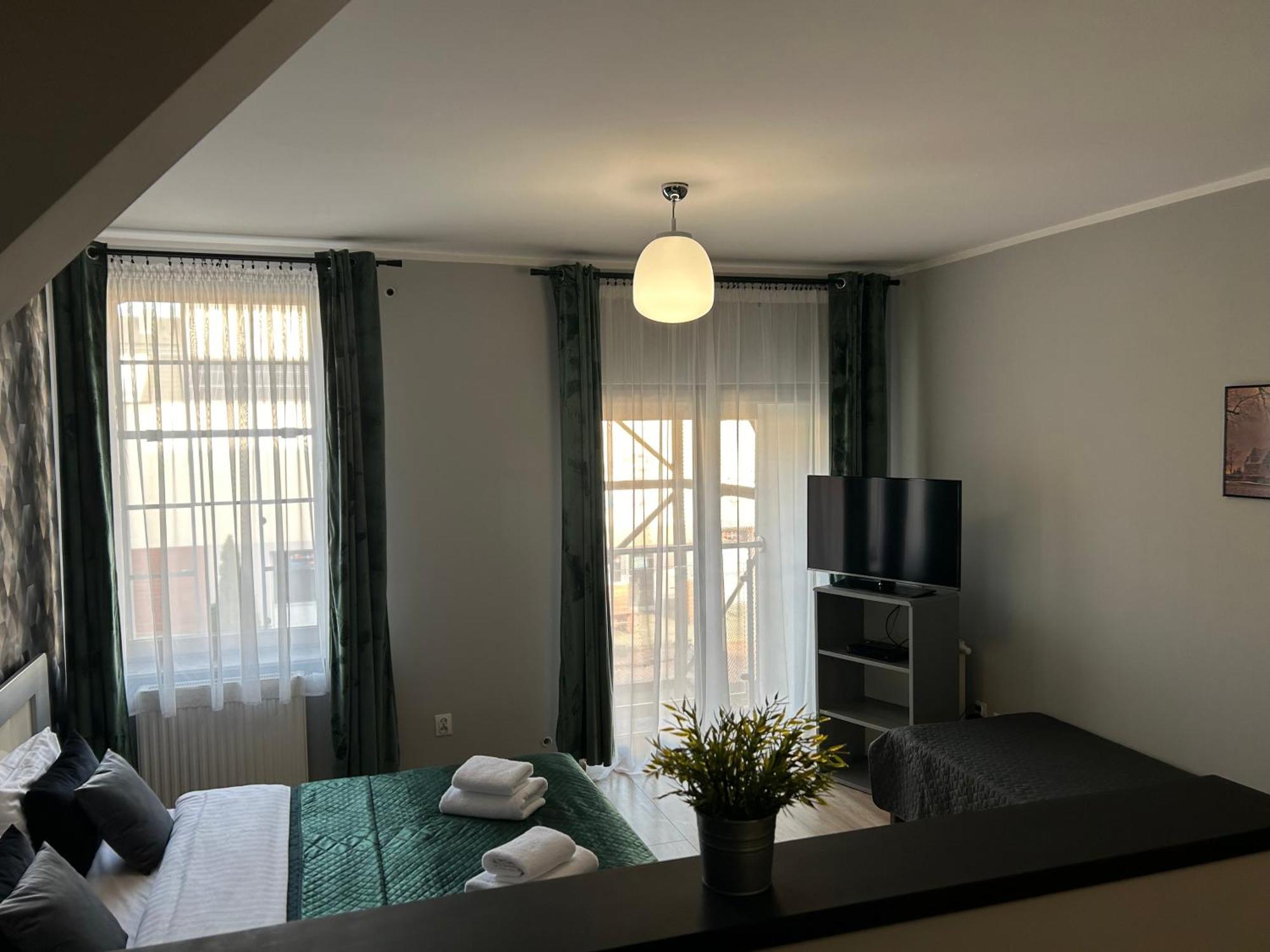 H-T-L Apartamenty Junior Nowa Sol Extérieur photo