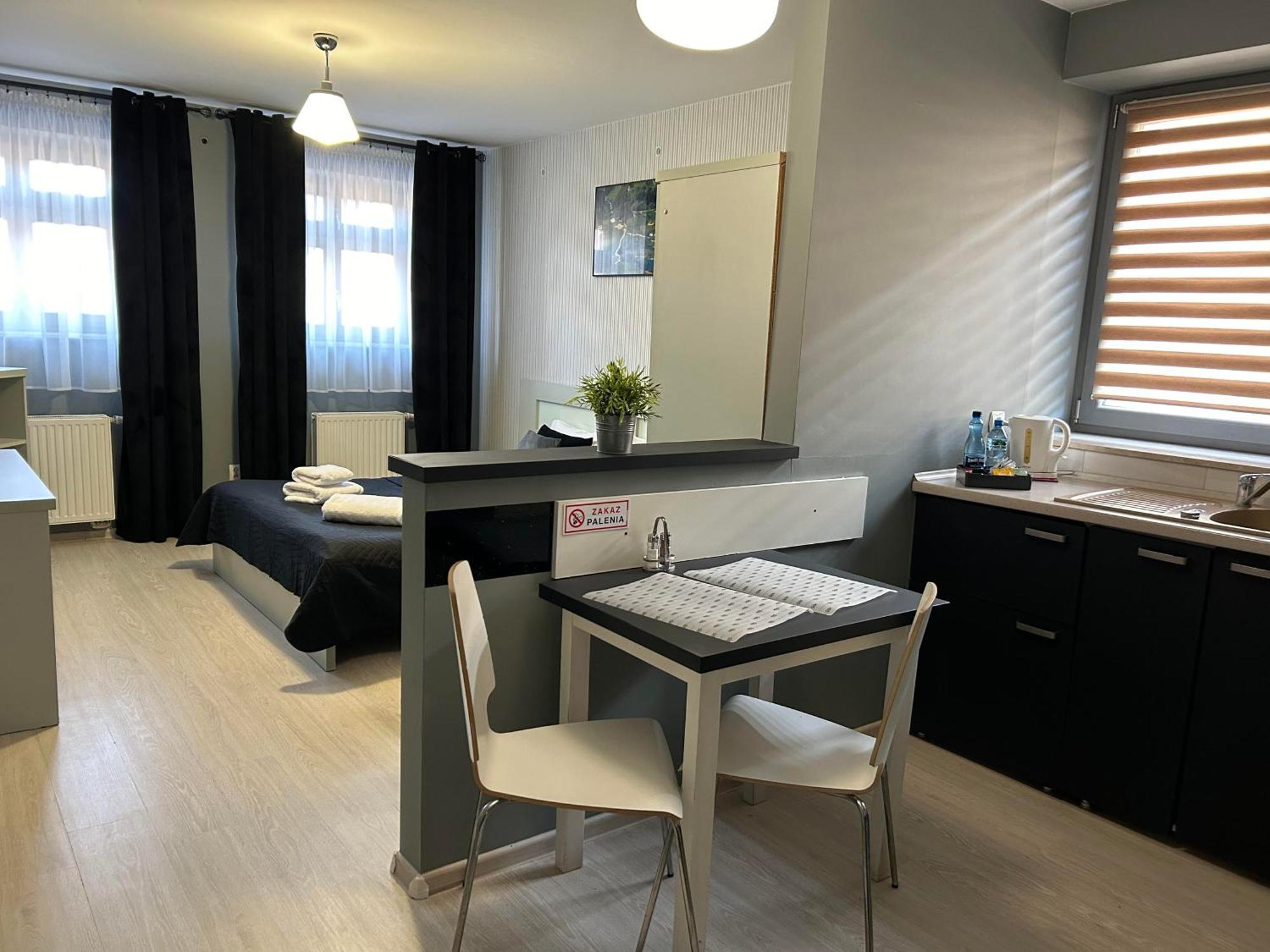 H-T-L Apartamenty Junior Nowa Sol Extérieur photo