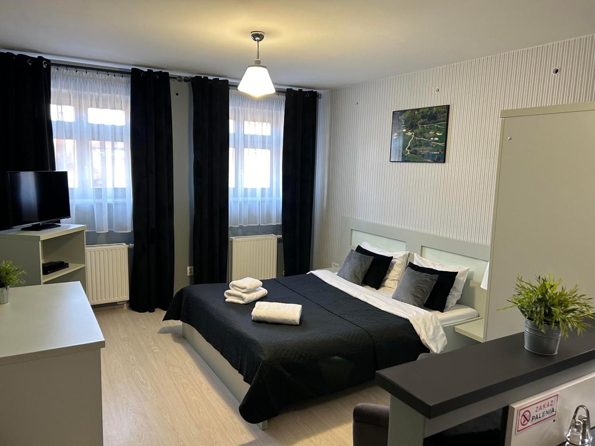 H-T-L Apartamenty Junior Nowa Sol Extérieur photo