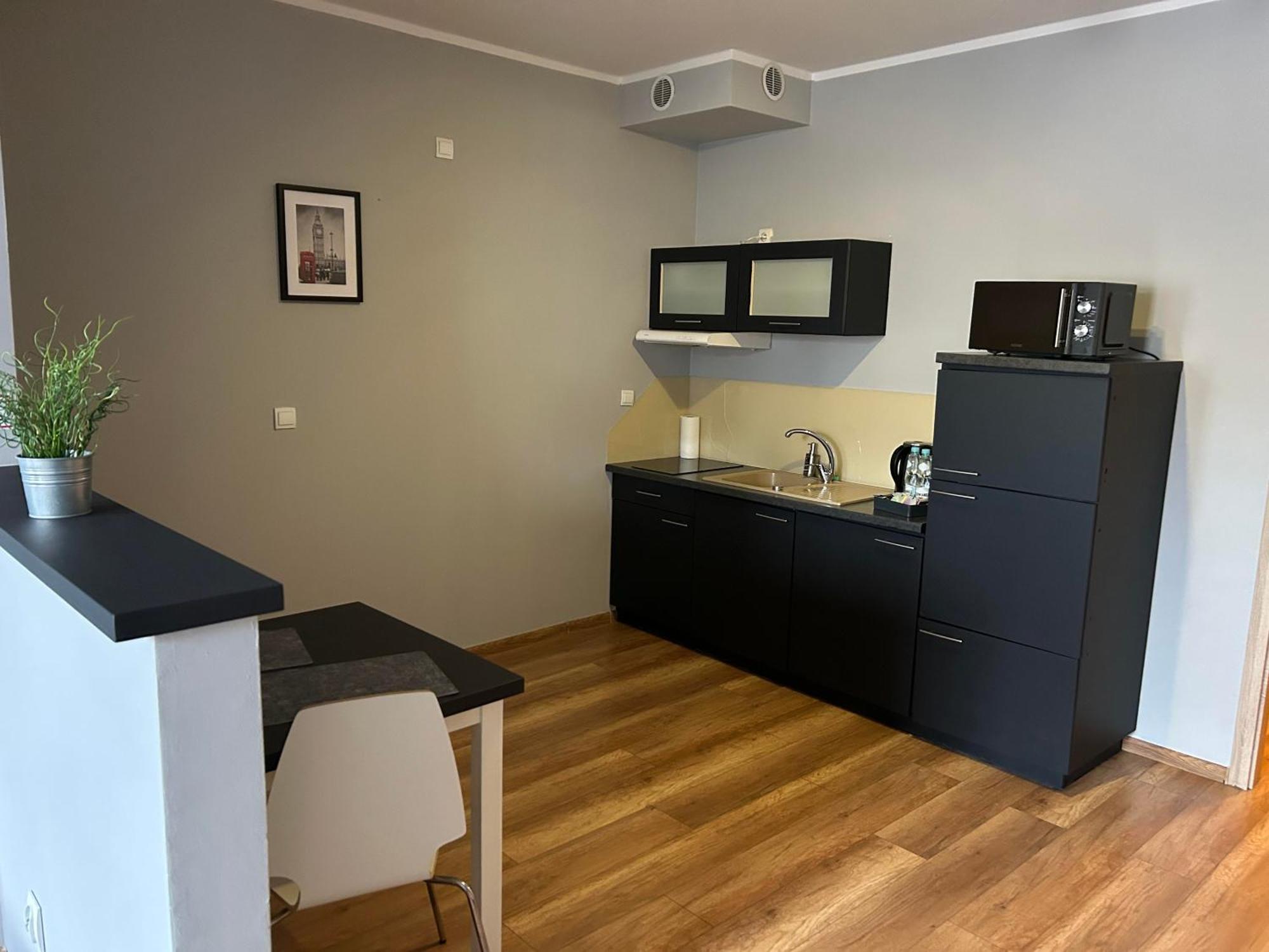 H-T-L Apartamenty Junior Nowa Sol Extérieur photo
