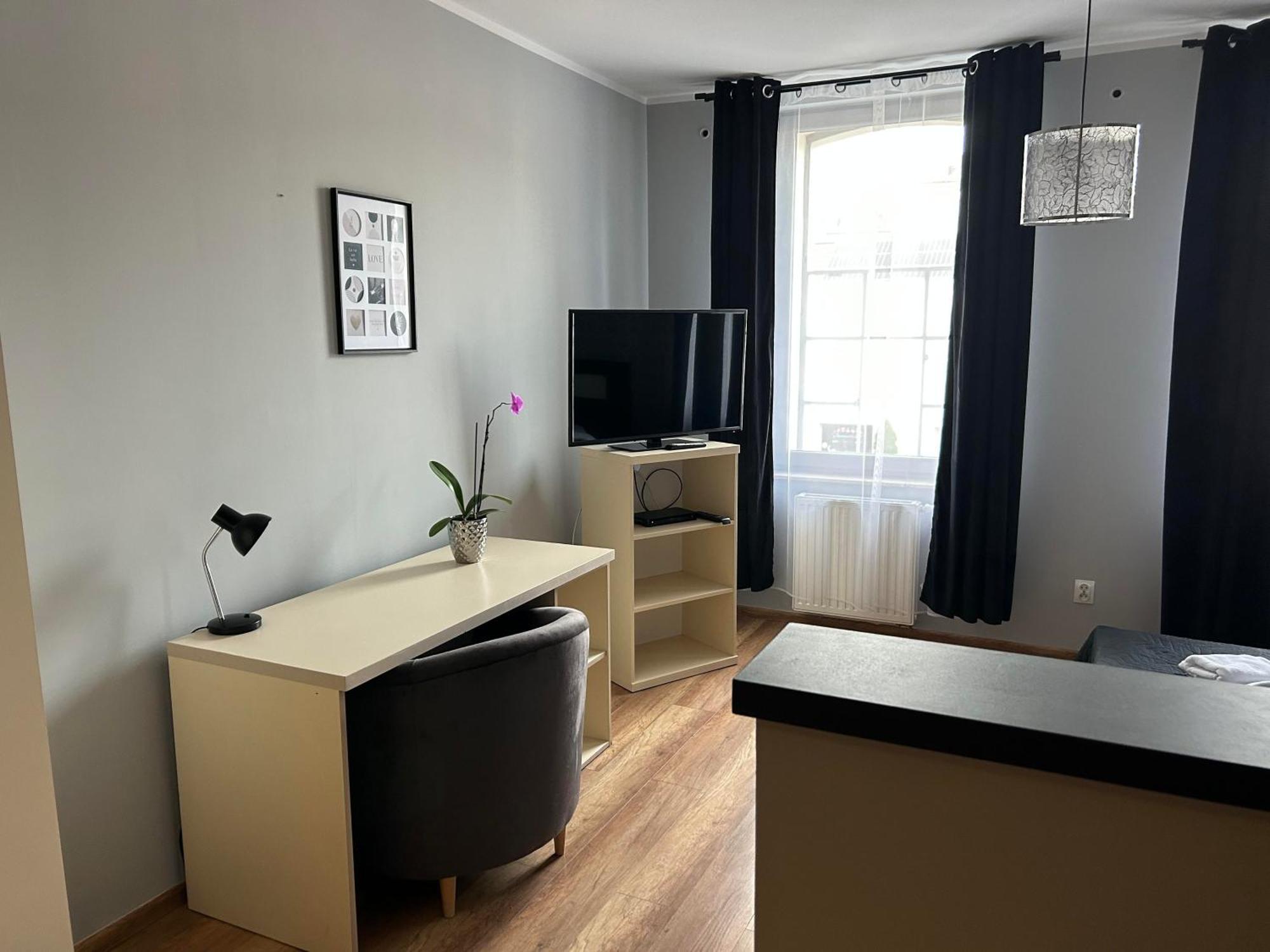 H-T-L Apartamenty Junior Nowa Sol Extérieur photo