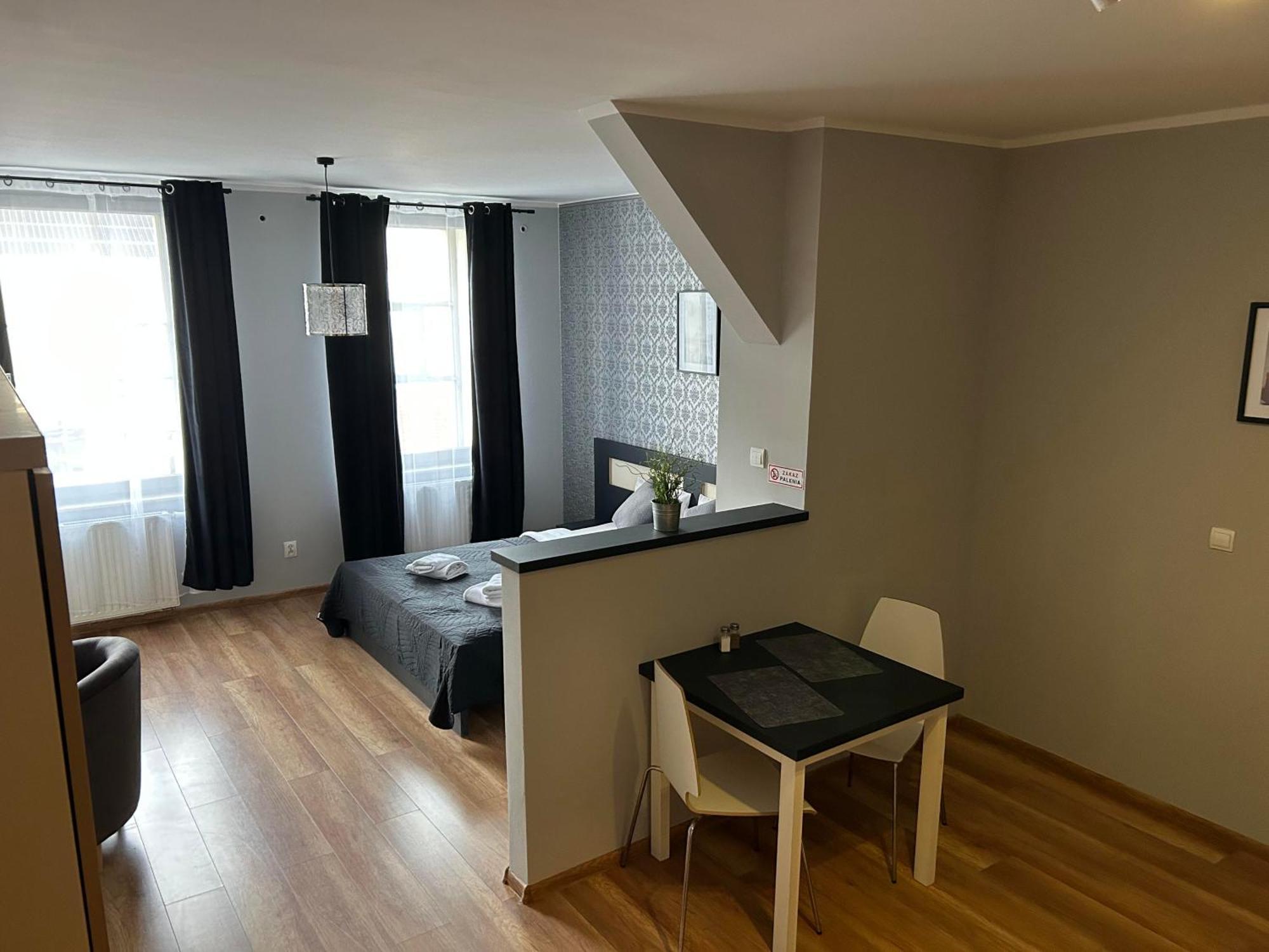 H-T-L Apartamenty Junior Nowa Sol Extérieur photo