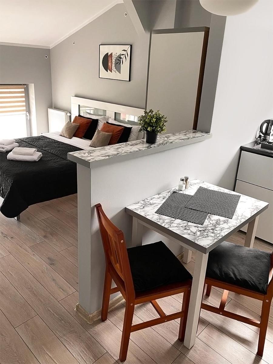 H-T-L Apartamenty Junior Nowa Sol Extérieur photo