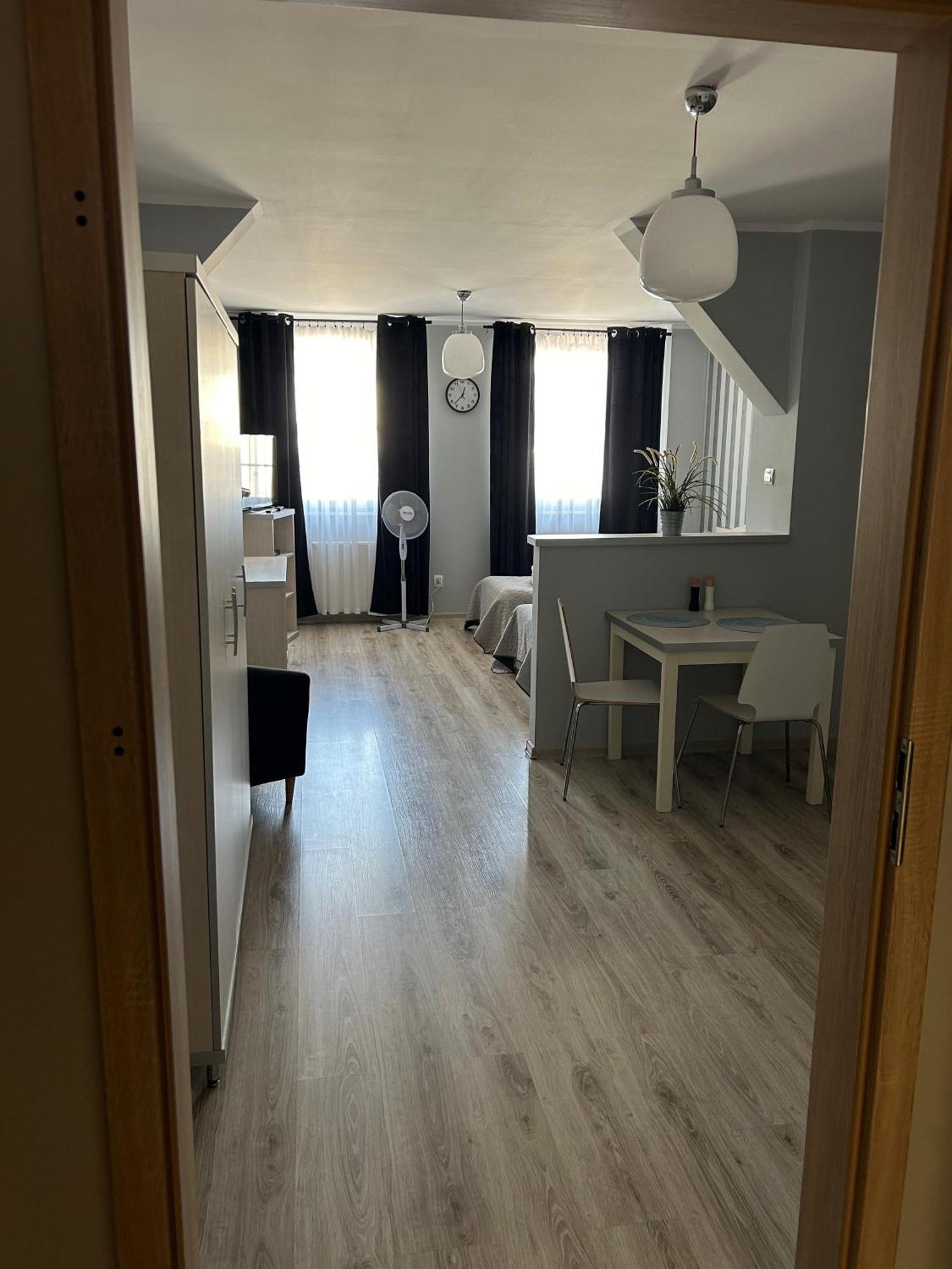 H-T-L Apartamenty Junior Nowa Sol Extérieur photo