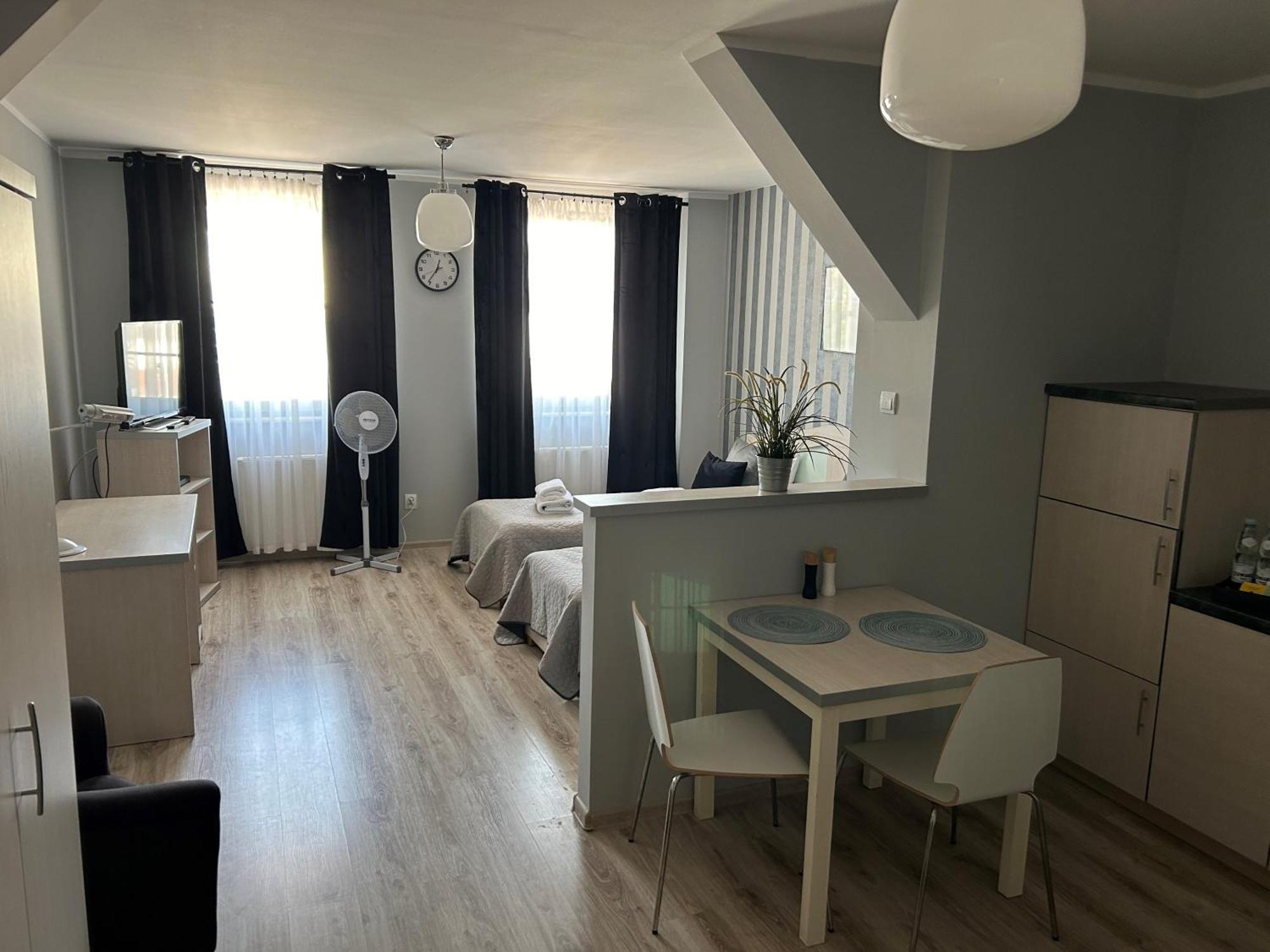 H-T-L Apartamenty Junior Nowa Sol Extérieur photo