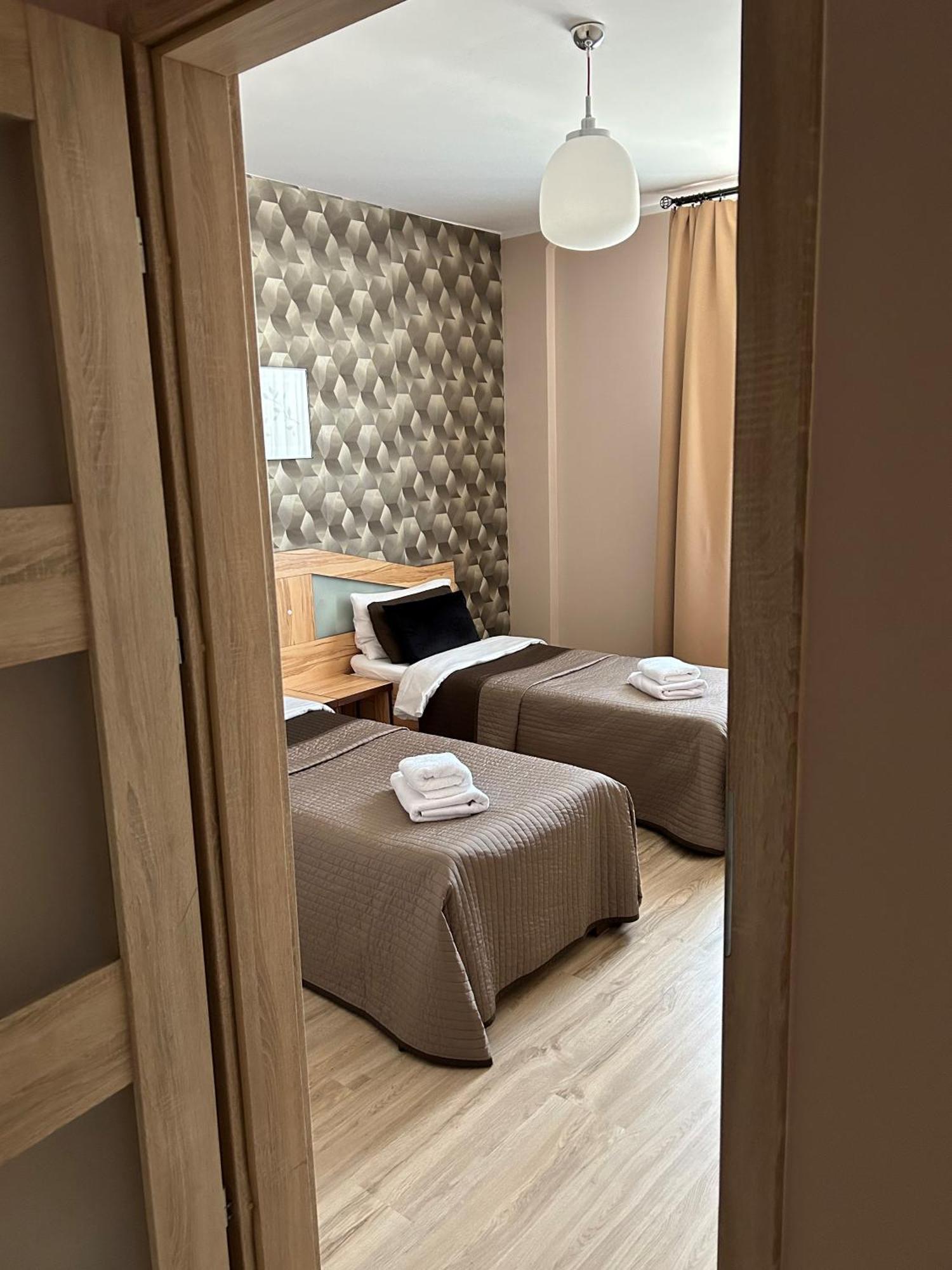 H-T-L Apartamenty Junior Nowa Sol Extérieur photo